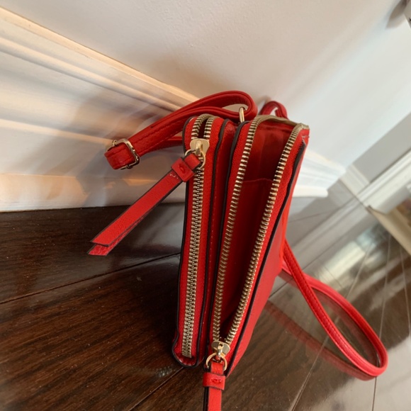 CROSSBODY RED PURSE - 🌸3/$30🌸 - Picture 4 of 9